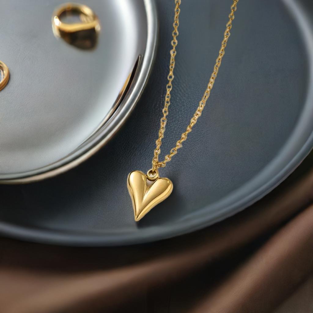Love's Embrace Necklace | 18K Gold Plated