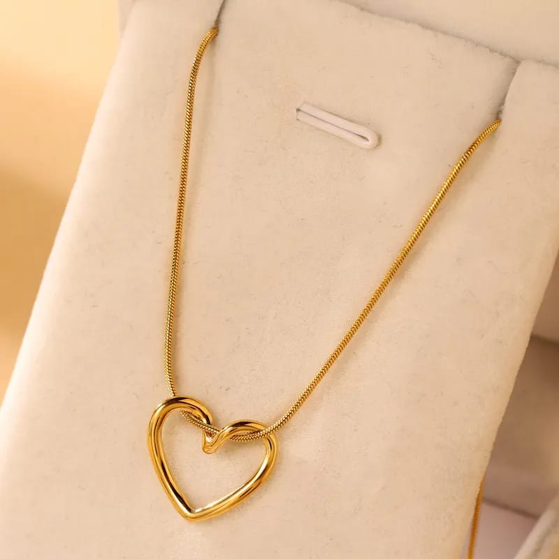 Hollow Love Necklace | 18K Gold Plated