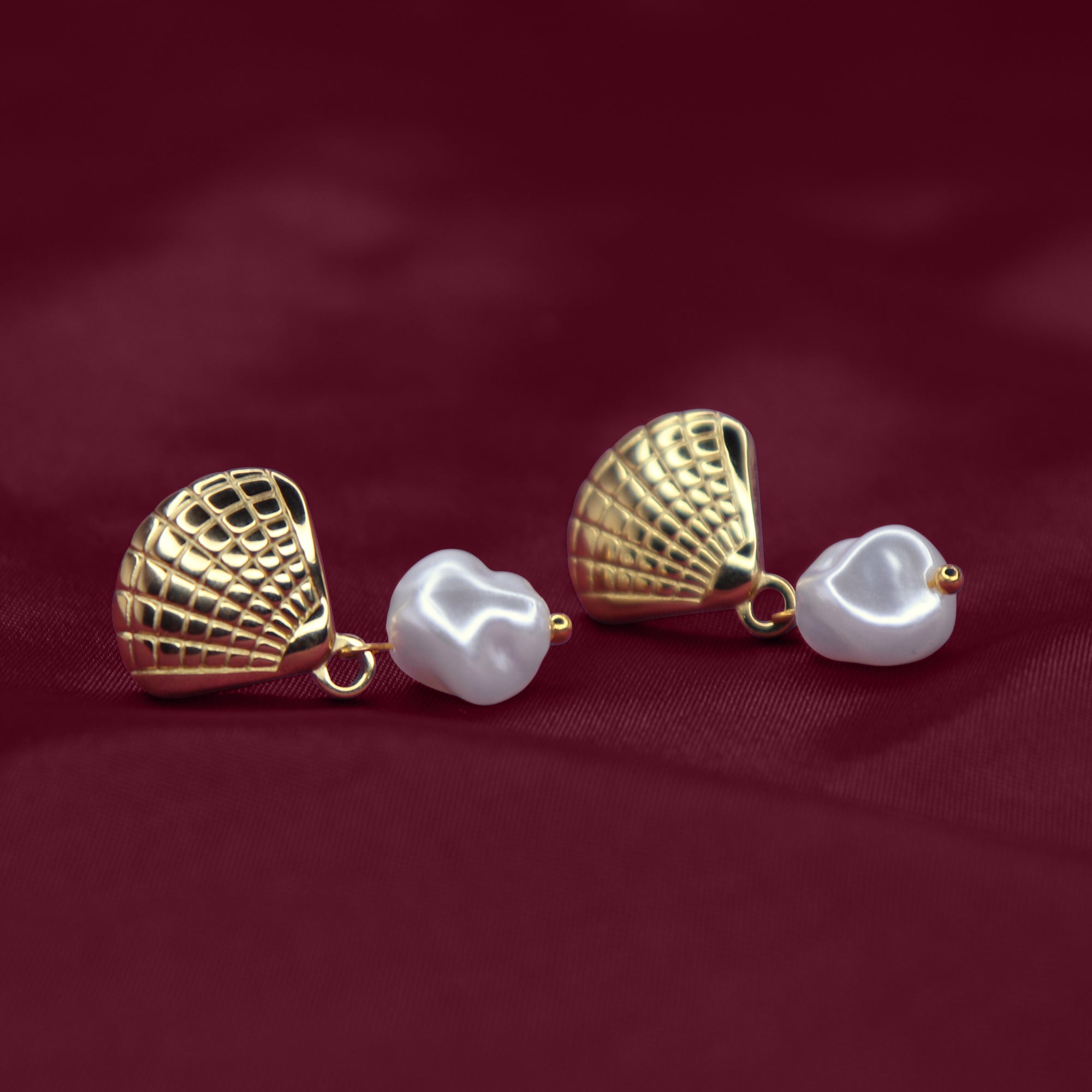 SOHIRA Shell Pearl Earring | 18K Gold Plated