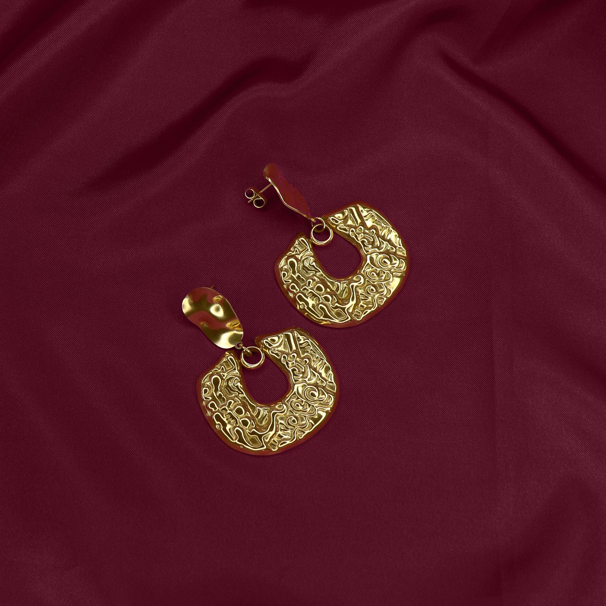 SOHIRA  Pebbled Square Chunky Earring | 18K Gold Plated